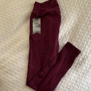 Stori Elevate Tight in Wino. Size 10 NWT